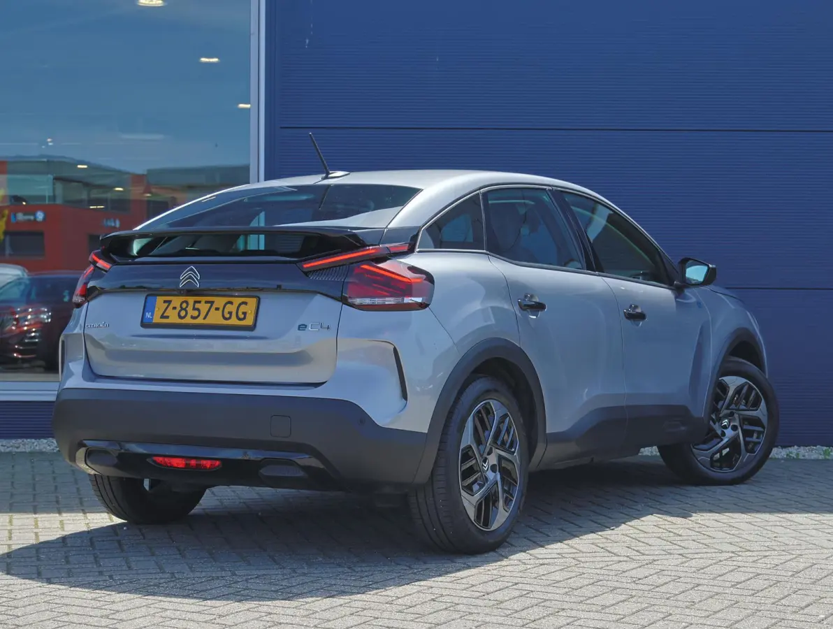 You 50 kWh 1ste Eigenaar | Warmtepomp | Camera | Cruise Control | Apple Carplay & Android Auto | 17" LMV