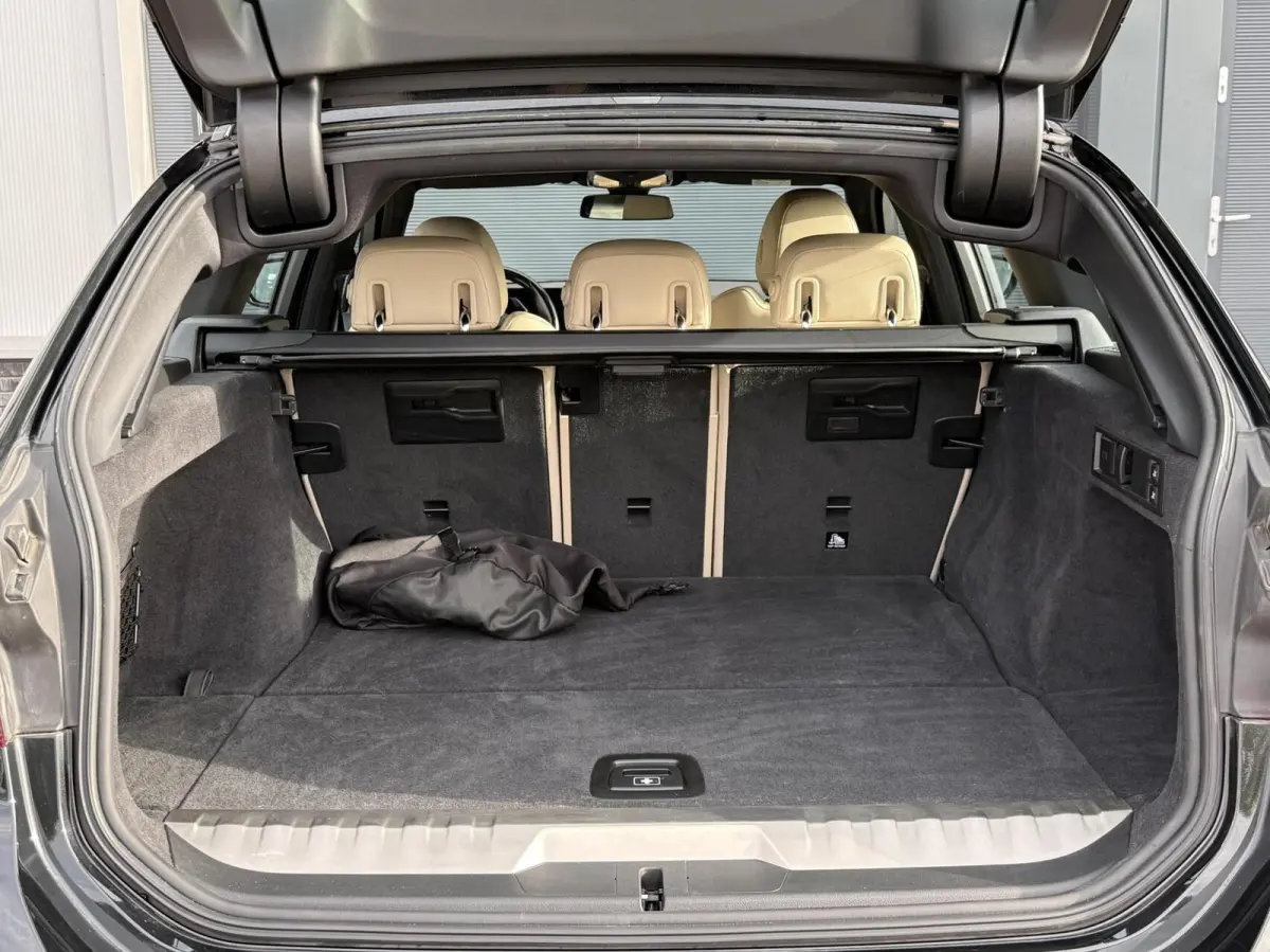 320e M-sport|PANO|Leer|Hifi|Sfeer|18''
