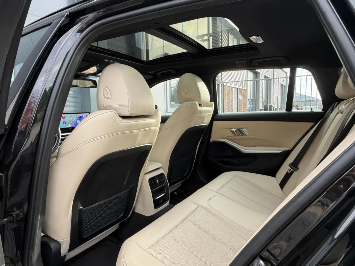320e M-sport|PANO|Leer|Hifi|Sfeer|18''
