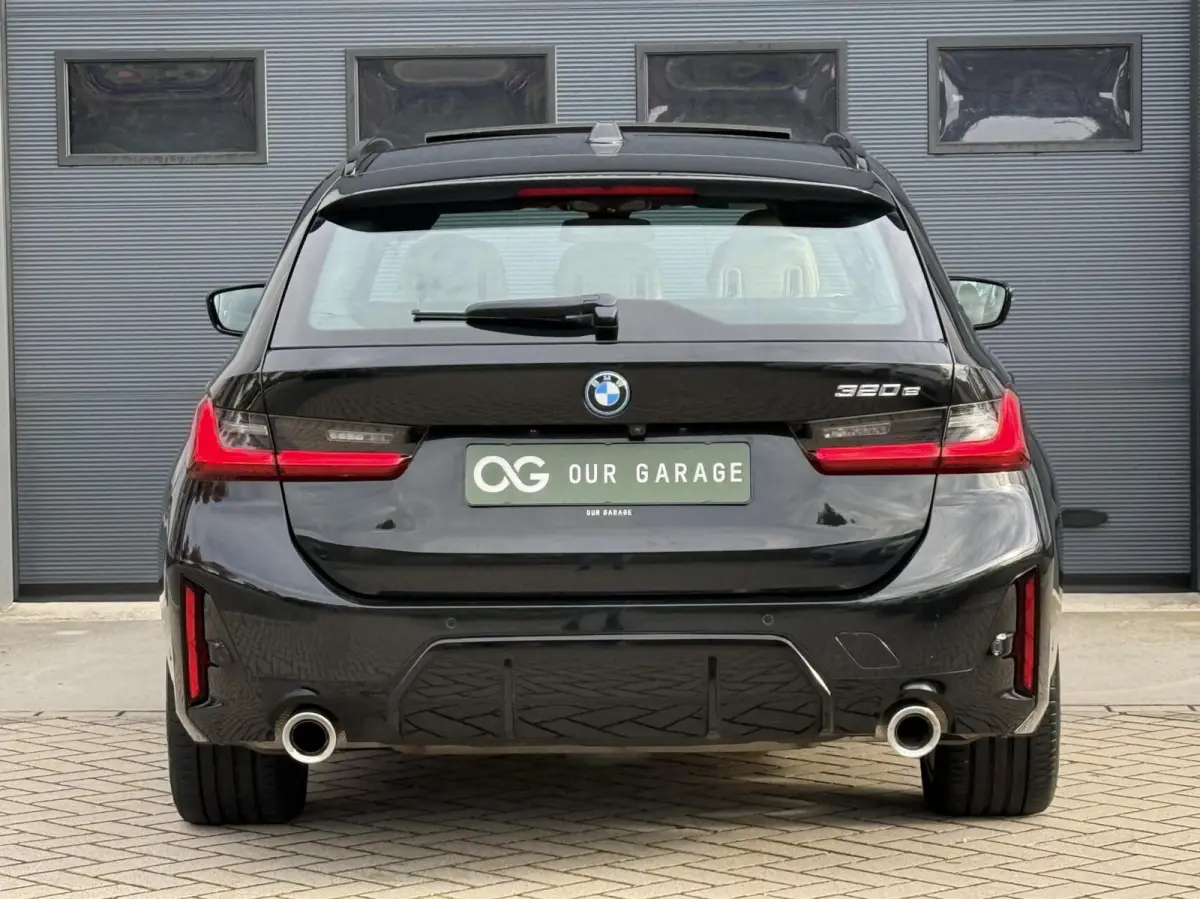 320e M-sport|PANO|Leer|Hifi|Sfeer|18''