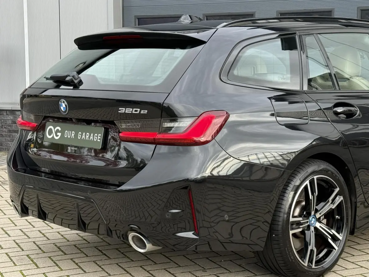 320e M-sport|PANO|Leer|Hifi|Sfeer|18''