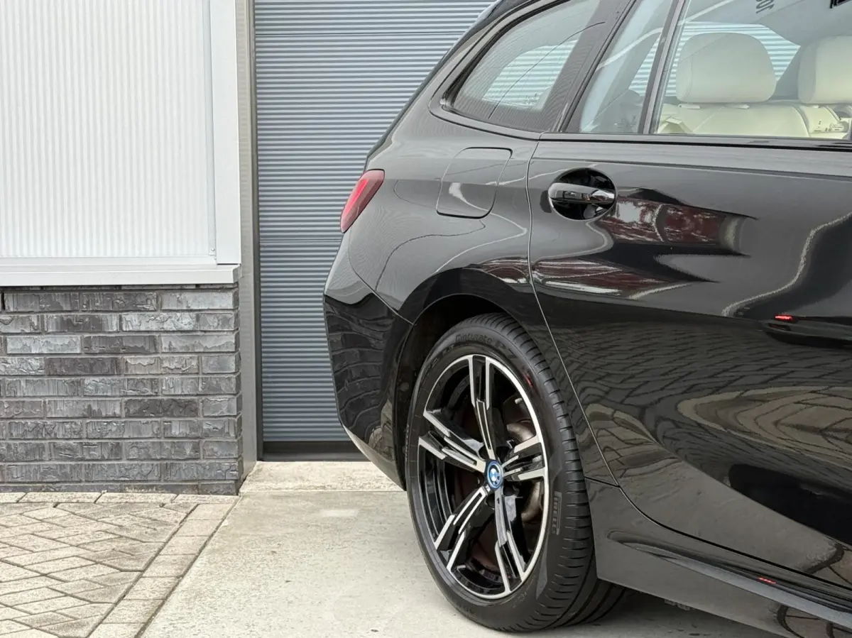 320e M-sport|PANO|Leer|Hifi|Sfeer|18''