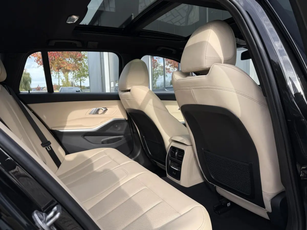 320e M-sport|PANO|Leer|Hifi|Sfeer|18''