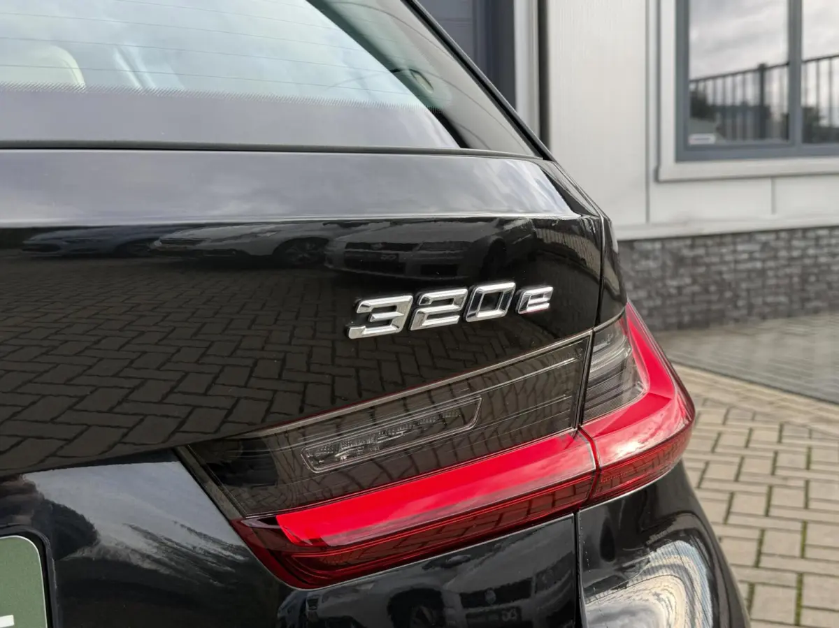 320e M-sport|PANO|Leer|Hifi|Sfeer|18''