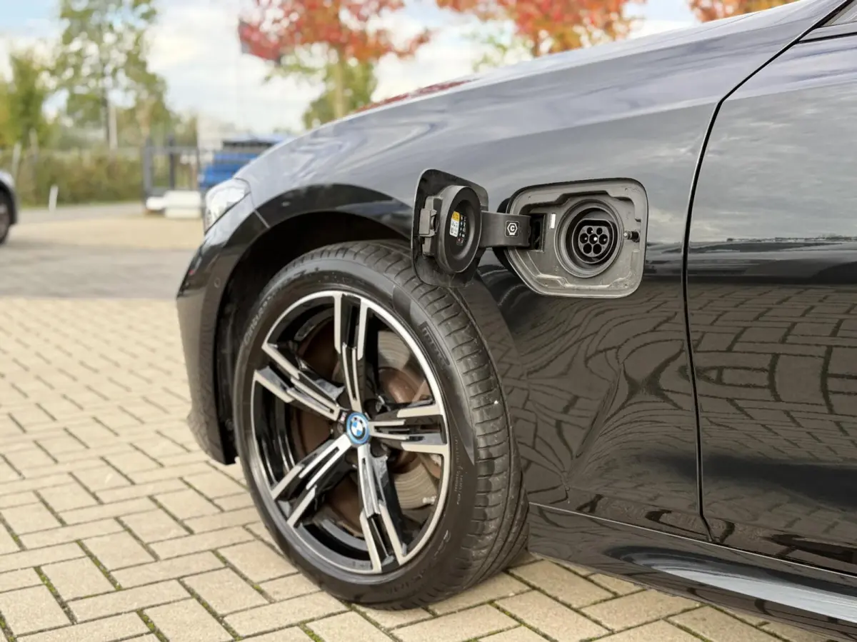 320e M-sport|PANO|Leer|Hifi|Sfeer|18''