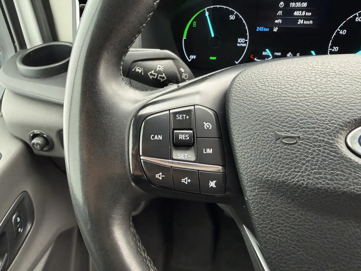 68kWh 184PK L3H3 317km WLTP 96,8% (SOH) BEV Snelladen Cruise control Climate control Carplay Parkeersensoren