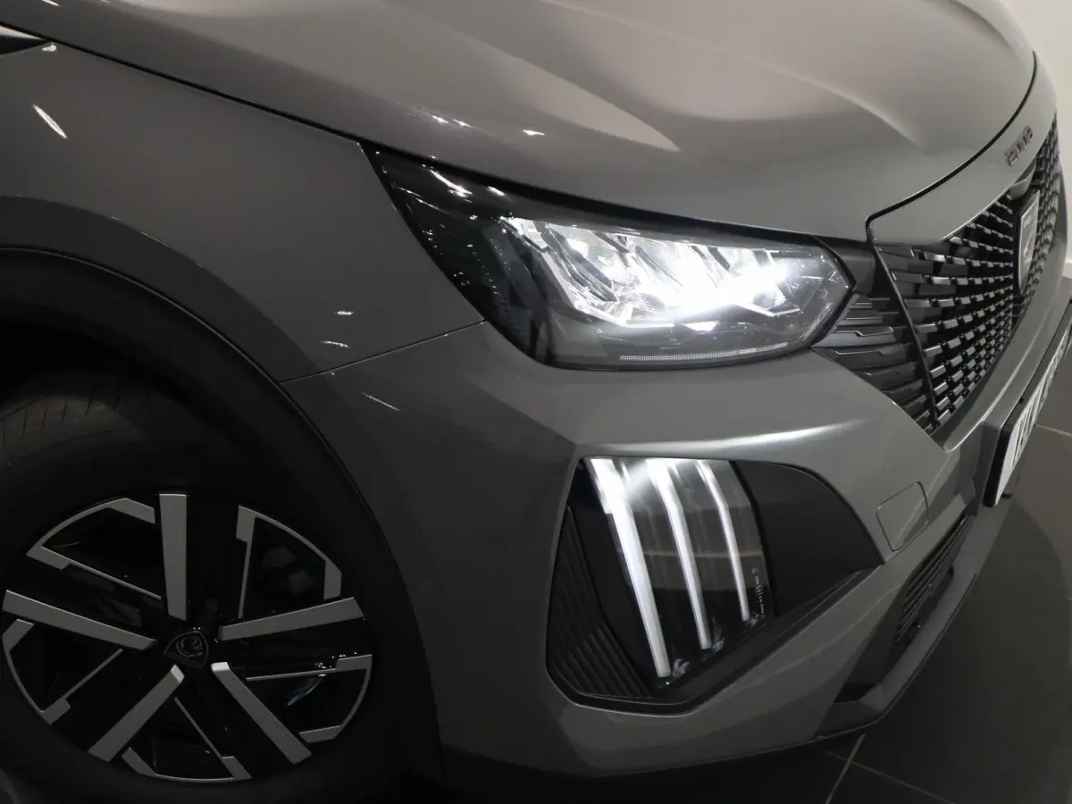 Active | CAMERA | NAVI | CLIMATE CONTROL |
