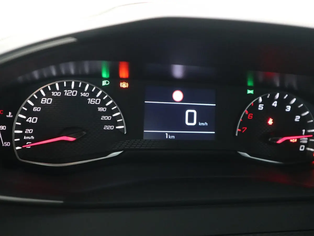 Active | CAMERA | NAVI | CLIMATE CONTROL |