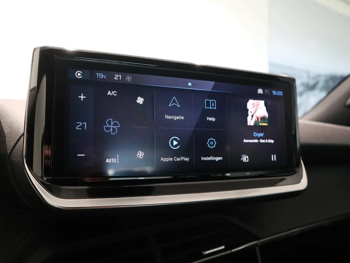 Active | CAMERA | NAVI | CLIMATE CONTROL |