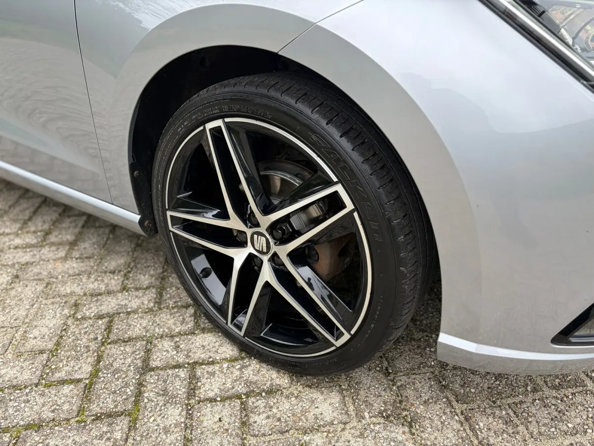 1.0 TSI FR 1E EIG I UNIEK I LED I CAMERA I CARPLAY I CRUISE I NWE APK
