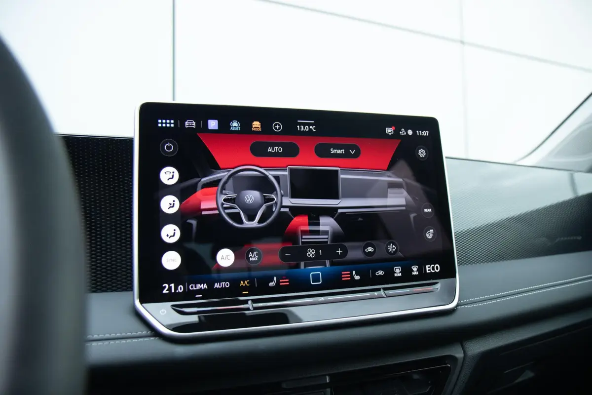 1.5 eHybrid 204pk Life | Voorstoelen Verwarmd | Apple Carplay/Android Auto | Trekhaak | Dodehoek Detectie | ACC | Rondomzicht Camera