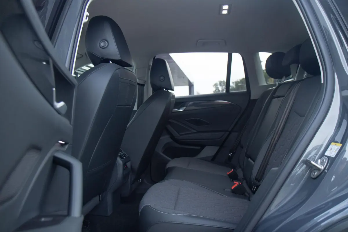 1.5 eHybrid 204pk Life | Voorstoelen Verwarmd | Apple Carplay/Android Auto | Trekhaak | Dodehoek Detectie | ACC | Rondomzicht Camera