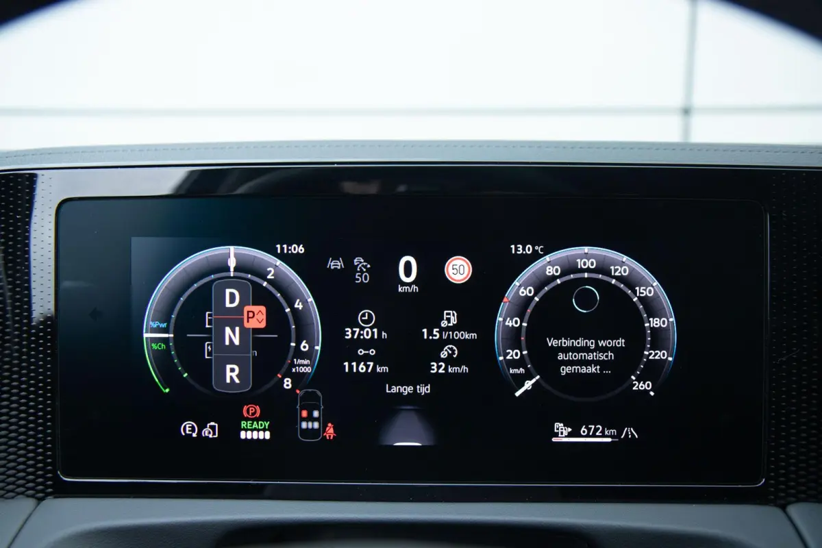 1.5 eHybrid 204pk Life | Voorstoelen Verwarmd | Apple Carplay/Android Auto | Trekhaak | Dodehoek Detectie | ACC | Rondomzicht Camera