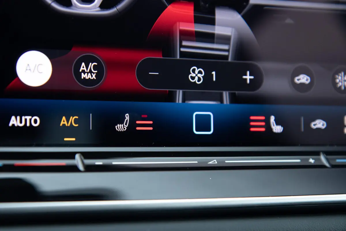 1.5 eHybrid 204pk Life | Voorstoelen Verwarmd | Apple Carplay/Android Auto | Trekhaak | Dodehoek Detectie | ACC | Rondomzicht Camera