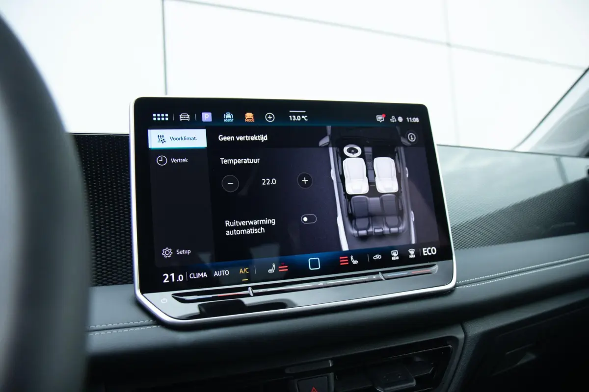 1.5 eHybrid 204pk Life | Voorstoelen Verwarmd | Apple Carplay/Android Auto | Trekhaak | Dodehoek Detectie | ACC | Rondomzicht Camera