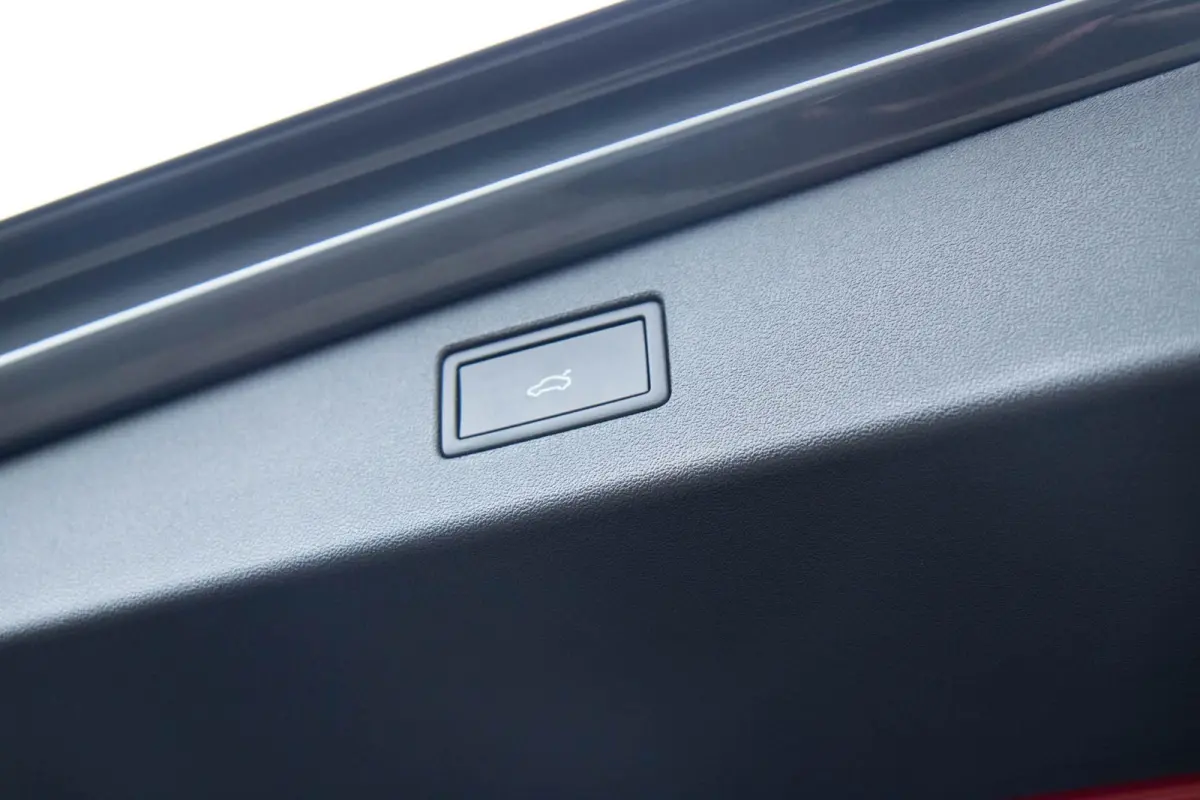 1.5 eHybrid 204pk Life | Voorstoelen Verwarmd | Apple Carplay/Android Auto | Trekhaak | Dodehoek Detectie | ACC | Rondomzicht Camera