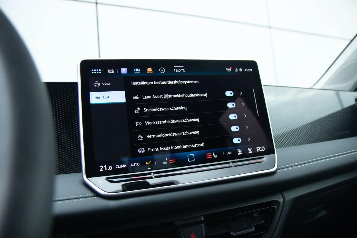 1.5 eHybrid 204pk Life | Voorstoelen Verwarmd | Apple Carplay/Android Auto | Trekhaak | Dodehoek Detectie | ACC | Rondomzicht Camera