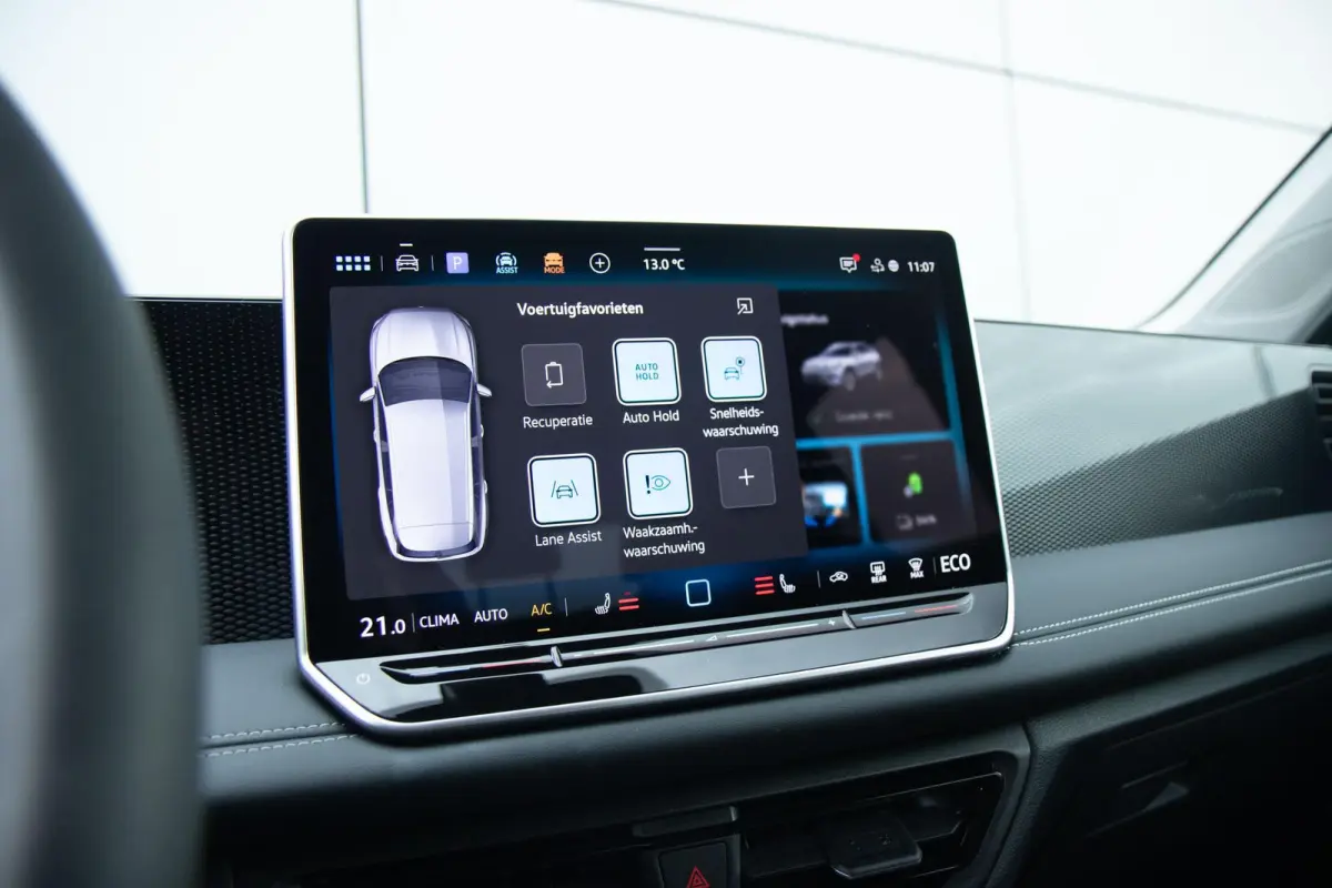 1.5 eHybrid 204pk Life | Voorstoelen Verwarmd | Apple Carplay/Android Auto | Trekhaak | Dodehoek Detectie | ACC | Rondomzicht Camera