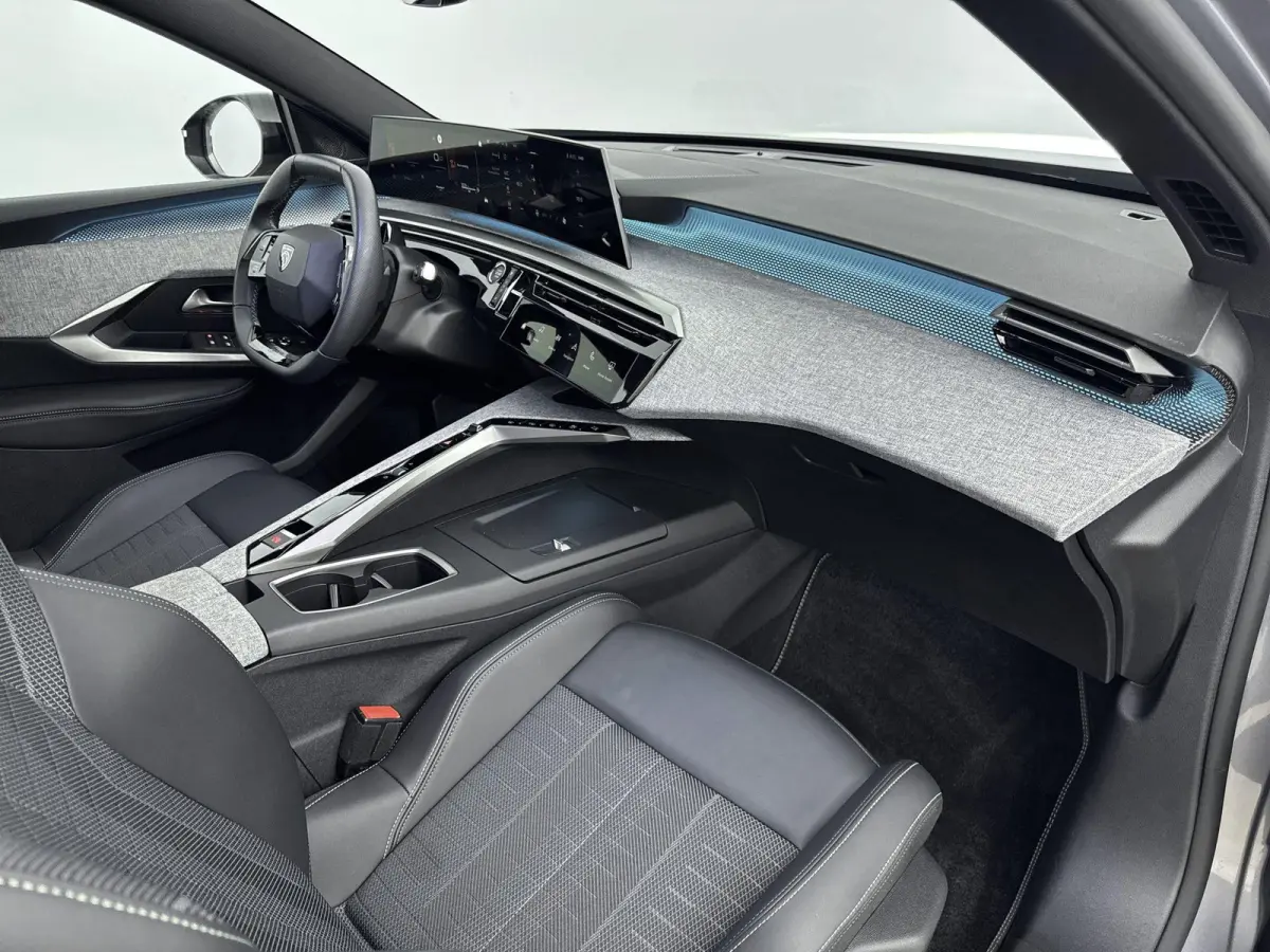 SUV Hybrid 145 pk Automaat GT | Camera | Cruise Control Adaptief | Draadloos Carplay| Navigatie Elektrisch Achterklep