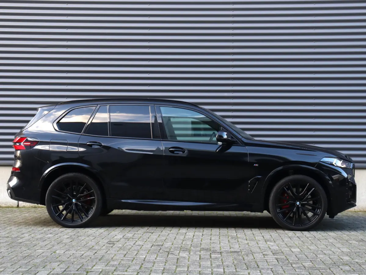 50e xDrive | M Sportpakket Pro | Panodak Skylounge | Trekhaak | Head-Up | Driving Assistant Prof. | Harman Kardon | Parking Assistant Prof. | Comfort Access | 22'' LMV