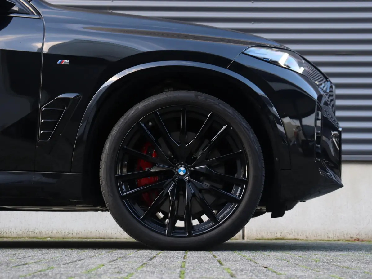 50e xDrive | M Sportpakket Pro | Panodak Skylounge | Trekhaak | Head-Up | Driving Assistant Prof. | Harman Kardon | Parking Assistant Prof. | Comfort Access | 22'' LMV