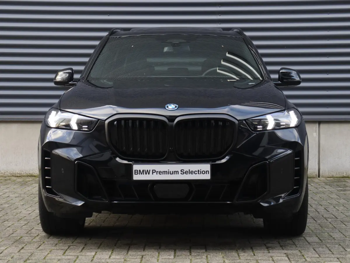 50e xDrive | M Sportpakket Pro | Panodak Skylounge | Trekhaak | Head-Up | Driving Assistant Prof. | Harman Kardon | Parking Assistant Prof. | Comfort Access | 22'' LMV