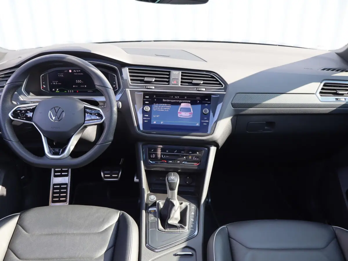 1.4 TSI eHybrid 245pk R-Line Business | SoH 98% | Panoramadak | Trekhaak | Rondomzicht Camera