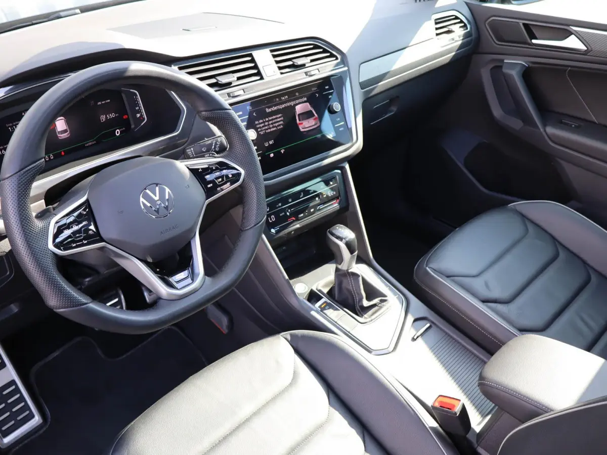 1.4 TSI eHybrid 245pk R-Line Business | SoH 98% | Panoramadak | Trekhaak | Rondomzicht Camera
