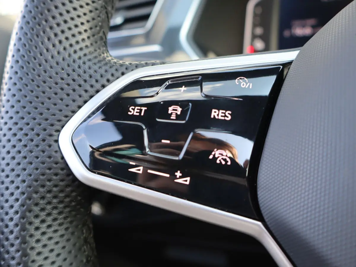1.4 TSI eHybrid 245pk R-Line Business | SoH 98% | Panoramadak | Trekhaak | Rondomzicht Camera