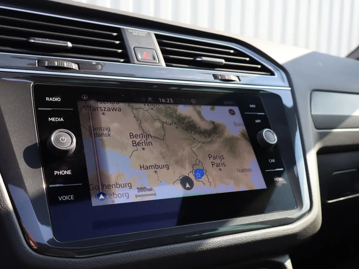 1.4 TSI eHybrid 245pk R-Line Business | SoH 98% | Panoramadak | Trekhaak | Rondomzicht Camera