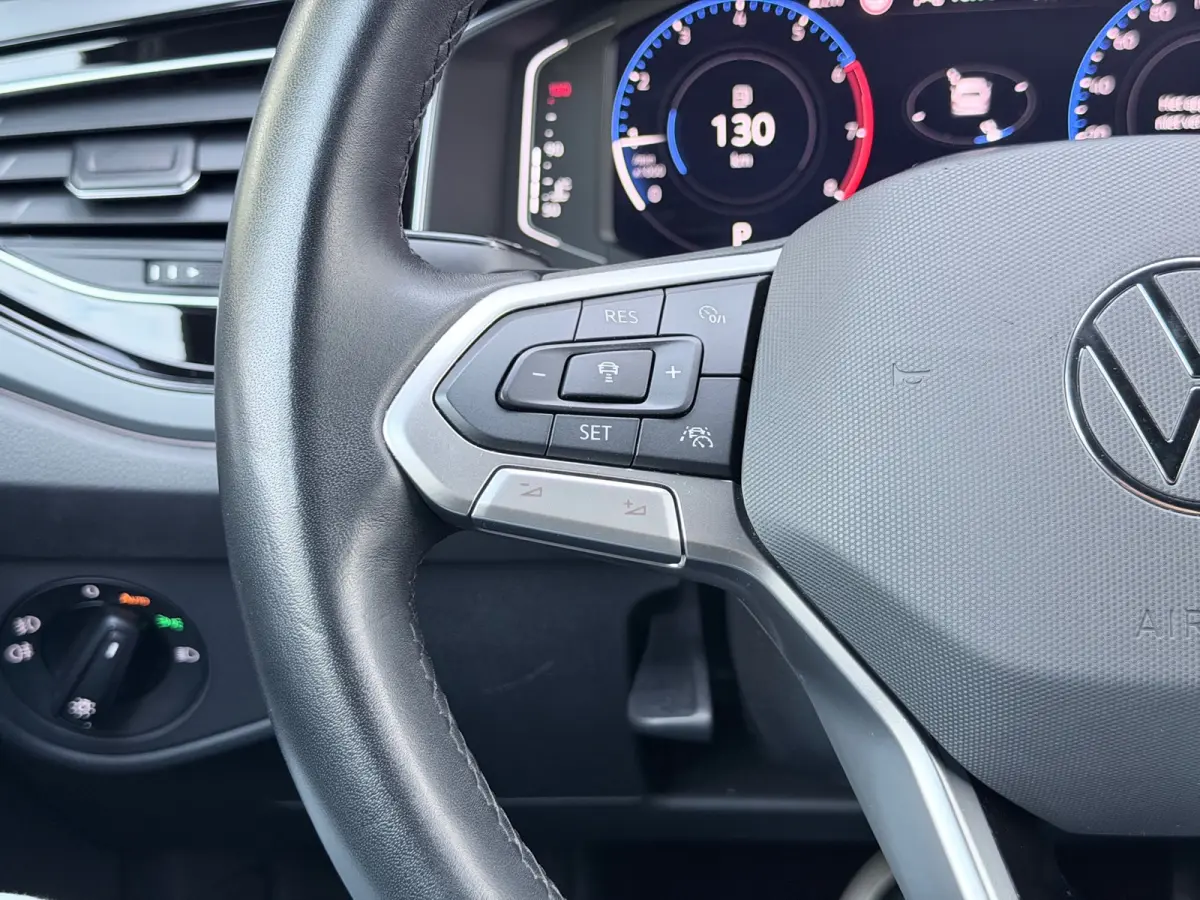 1.0 TSI 3xR-Line IQ.Light/Camera/AppleCar