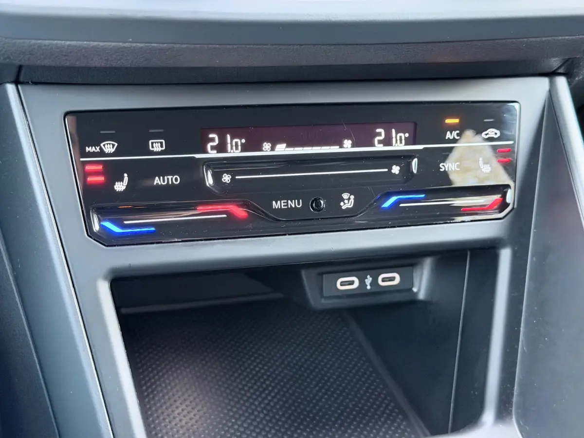 1.0 TSI 3xR-Line IQ.Light/Camera/AppleCar