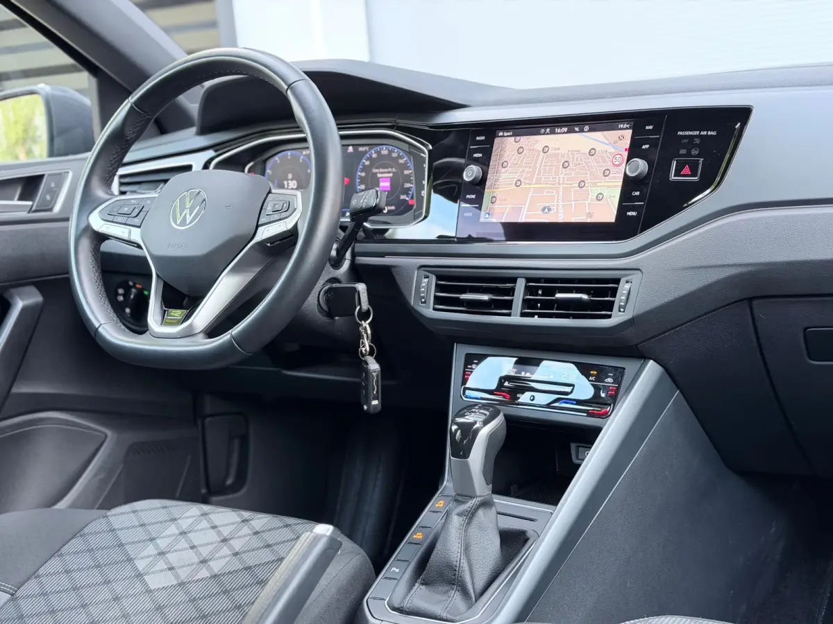 1.0 TSI 3xR-Line IQ.Light/Camera/AppleCar