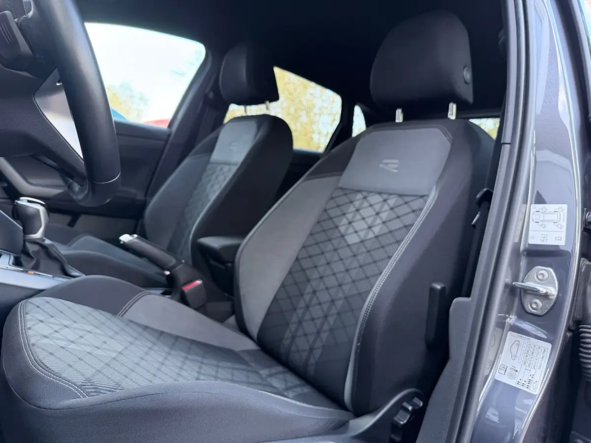 1.0 TSI 3xR-Line IQ.Light/Camera/AppleCar