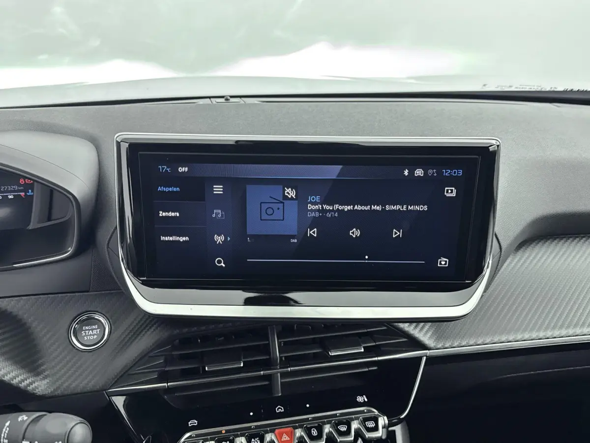 SUV 100 pk Allure | Parkeersensoren | Navigatie | Draadloos Carplay| Rijstrooksensor met Correctie