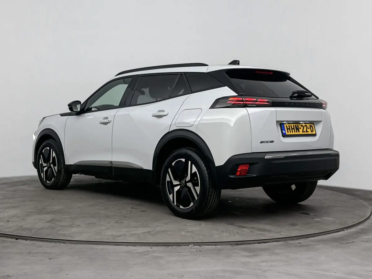 SUV 100 pk Allure | Parkeersensoren | Navigatie | Draadloos Carplay| Rijstrooksensor met Correctie