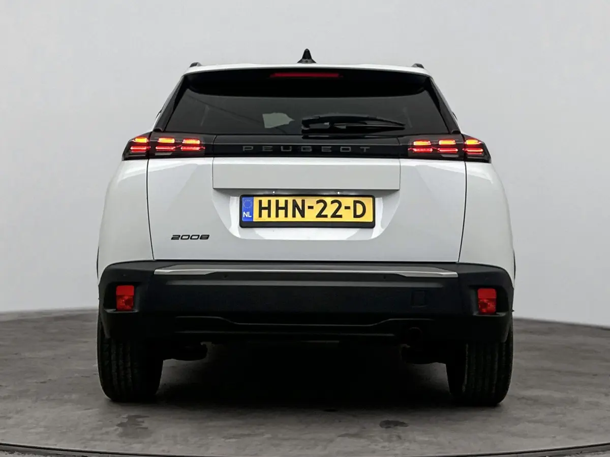 SUV 100 pk Allure | Parkeersensoren | Navigatie | Draadloos Carplay| Rijstrooksensor met Correctie