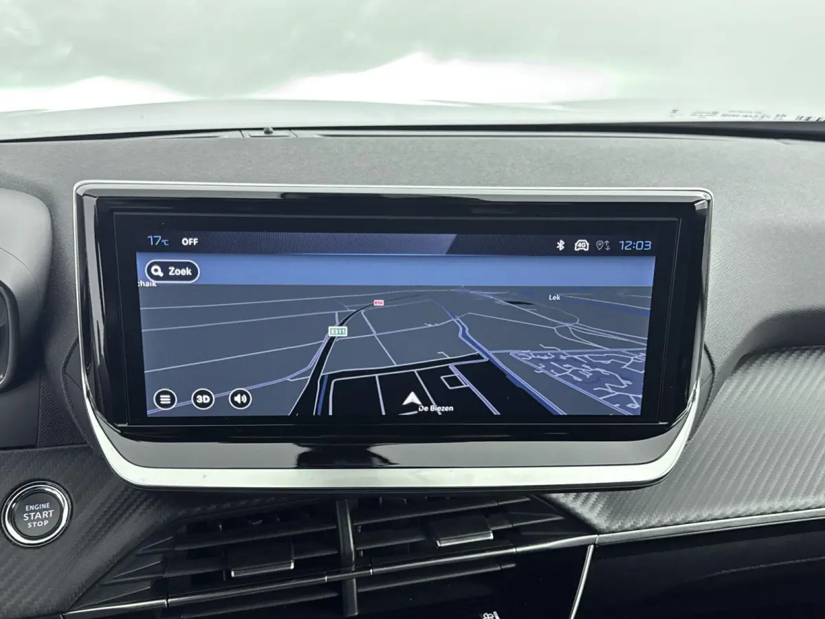 SUV 100 pk Allure | Parkeersensoren | Navigatie | Draadloos Carplay| Rijstrooksensor met Correctie