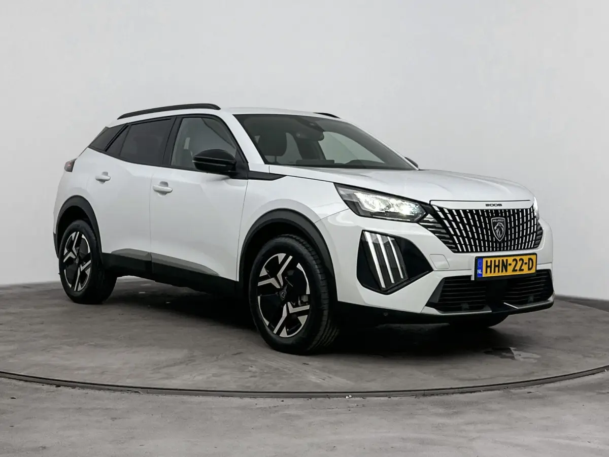 SUV 100 pk Allure | Parkeersensoren | Navigatie | Draadloos Carplay| Rijstrooksensor met Correctie