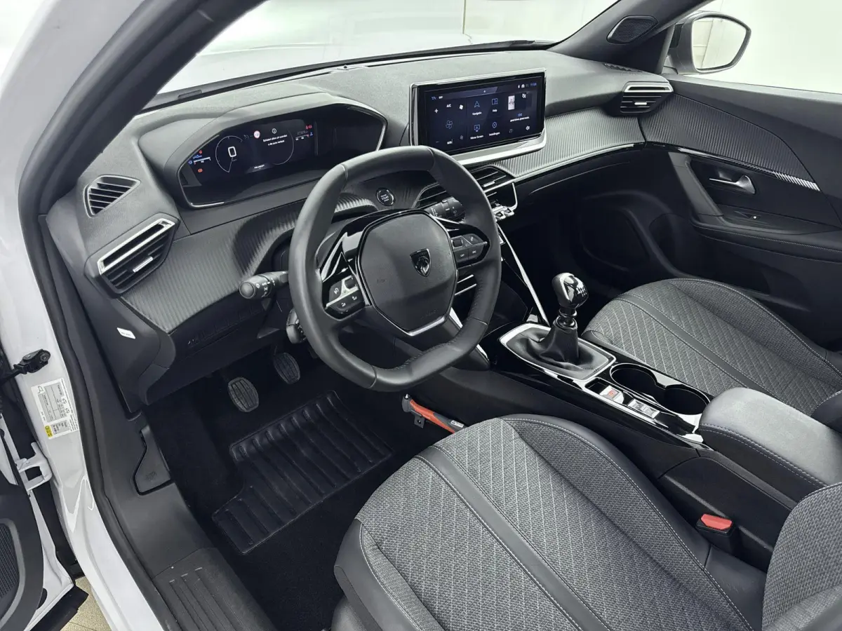 SUV 100 pk Allure | Parkeersensoren | Navigatie | Draadloos Carplay| Rijstrooksensor met Correctie