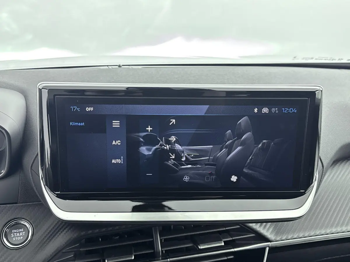 SUV 100 pk Allure | Parkeersensoren | Navigatie | Draadloos Carplay| Rijstrooksensor met Correctie