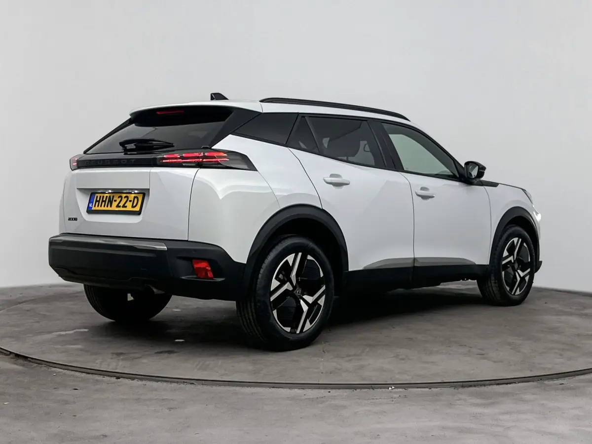 SUV 100 pk Allure | Parkeersensoren | Navigatie | Draadloos Carplay| Rijstrooksensor met Correctie