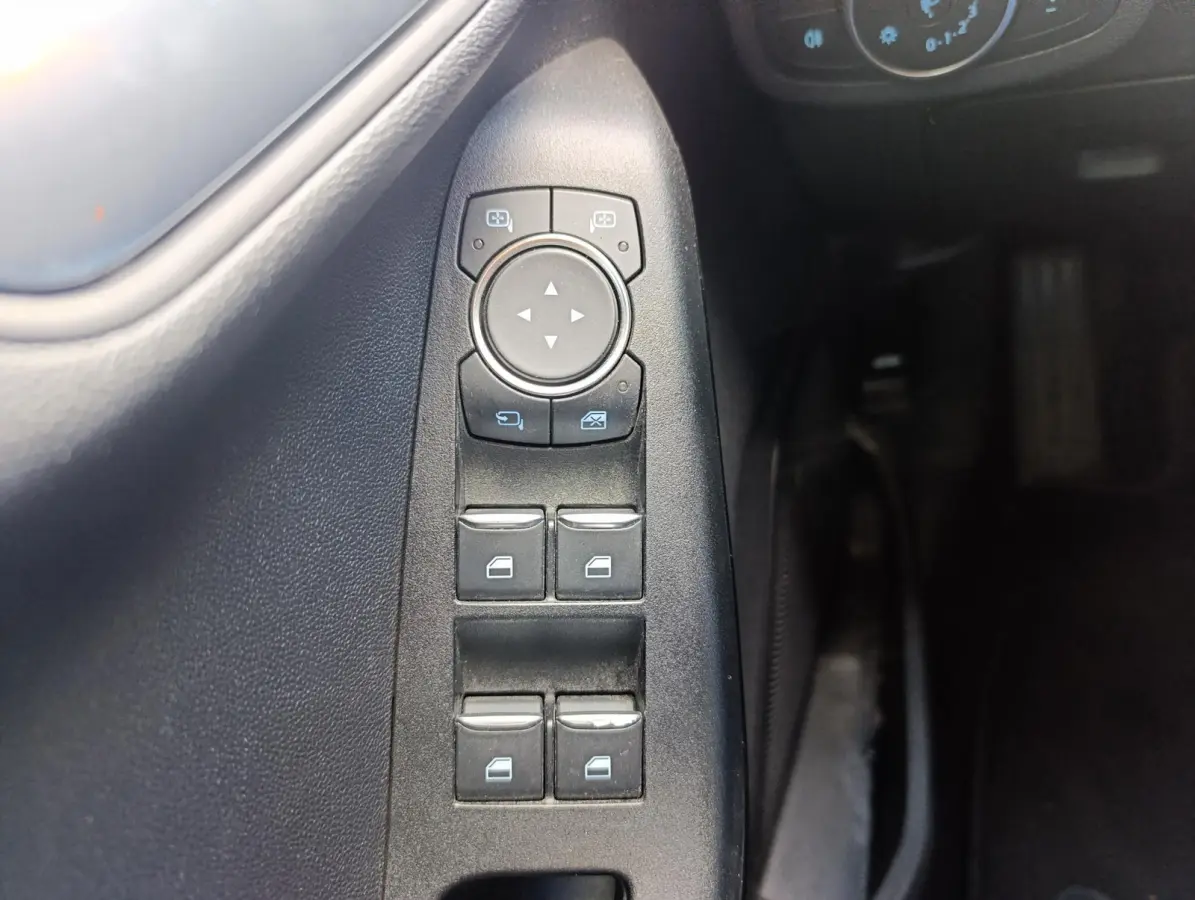 1.0 EcoBoost Connected 95 PK | 8 inch Touch screen + Apple Car Play + AndroidAuto | PDC Achter | Cruise Controle |
