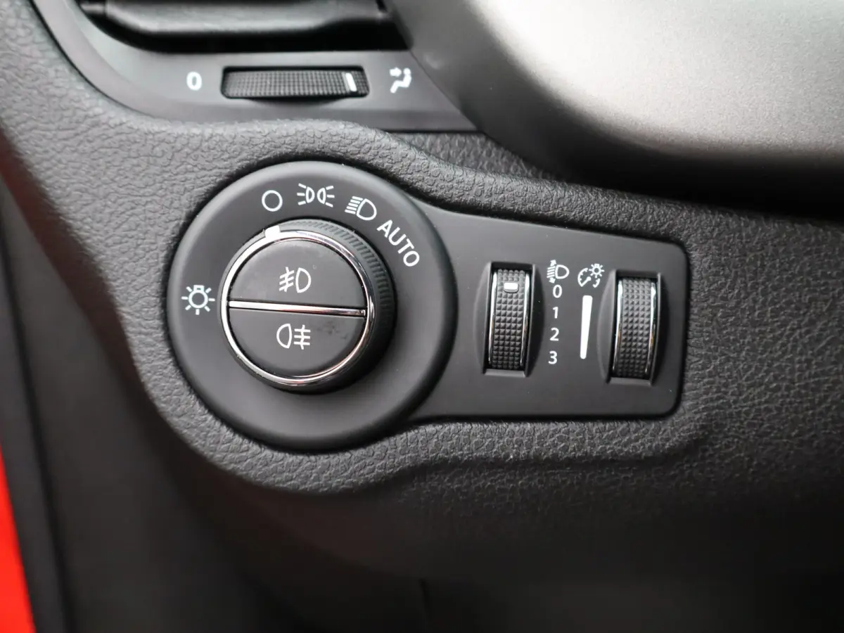 1.3 GSE Sport Carplay | Cruise Control Adaptief | Elek. Stoelen | Stoelverwarming | Camera | Keyless | PDC V+A | Dodehoekbewaking