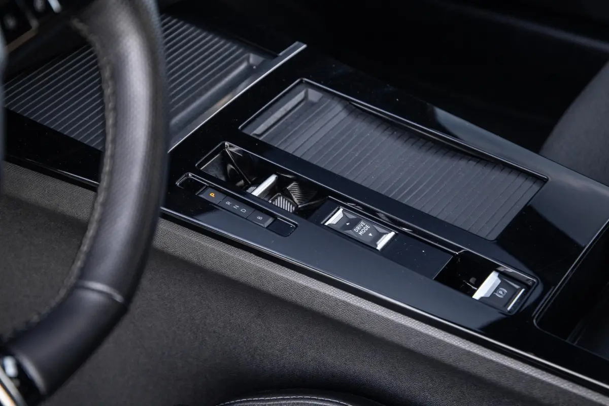 1.6 Turbo Plug In Hybrid Ultimate GS-LINE / LED / KEYLESS / CAMERA / DEALER ONDERHOUDEN