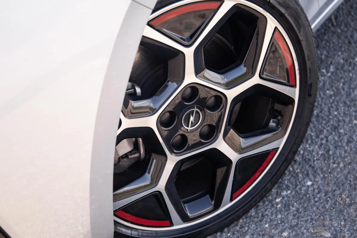 1.6 Turbo Plug In Hybrid Ultimate GS-LINE / LED / KEYLESS / CAMERA / DEALER ONDERHOUDEN