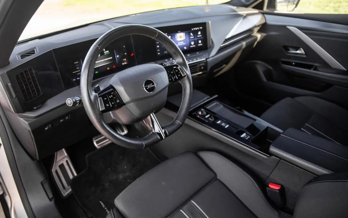 1.6 Turbo Plug In Hybrid Ultimate GS-LINE / LED / KEYLESS / CAMERA / DEALER ONDERHOUDEN