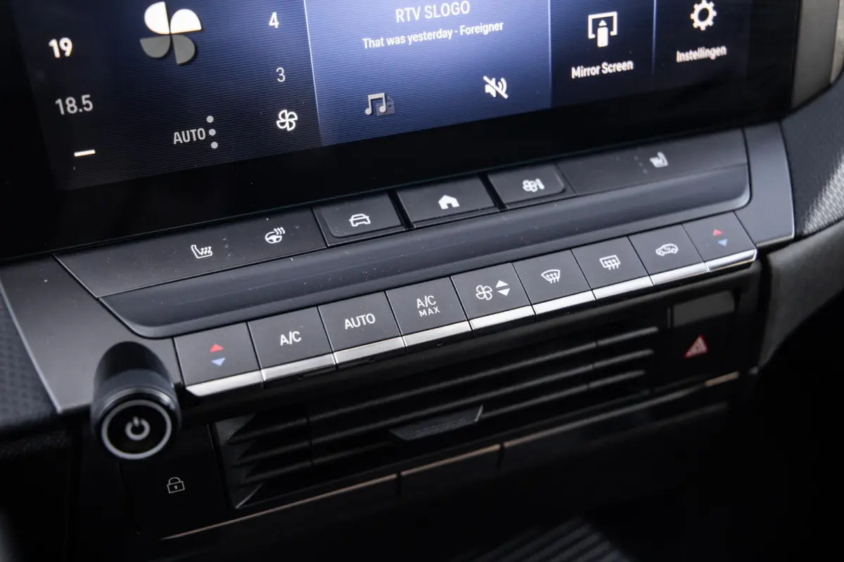1.6 Turbo Plug In Hybrid Ultimate GS-LINE / LED / KEYLESS / CAMERA / DEALER ONDERHOUDEN