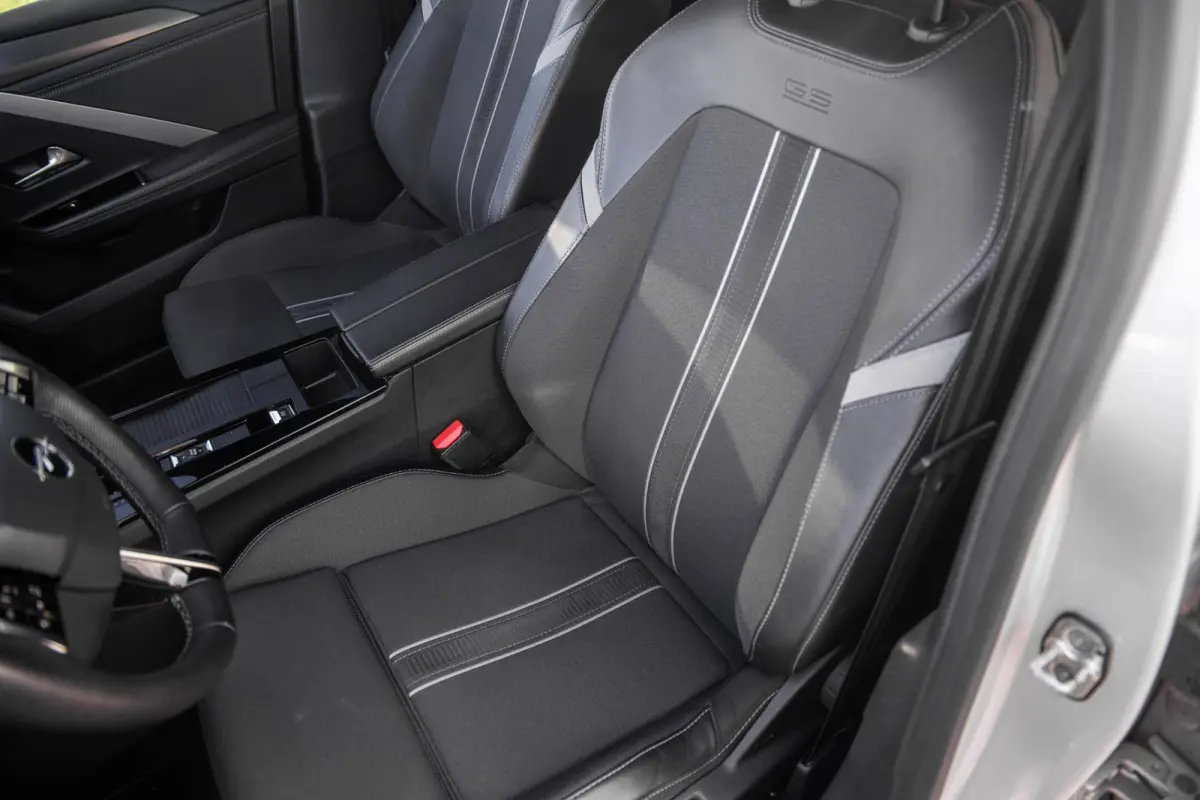 1.6 Turbo Plug In Hybrid Ultimate GS-LINE / LED / KEYLESS / CAMERA / DEALER ONDERHOUDEN