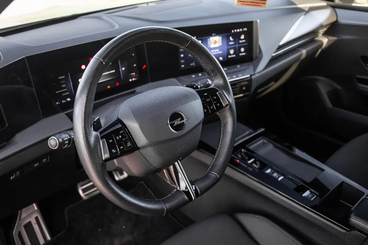 1.6 Turbo Plug In Hybrid Ultimate GS-LINE / LED / KEYLESS / CAMERA / DEALER ONDERHOUDEN